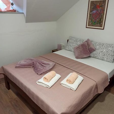 Apartmani Leptir Раковица Екстериор снимка