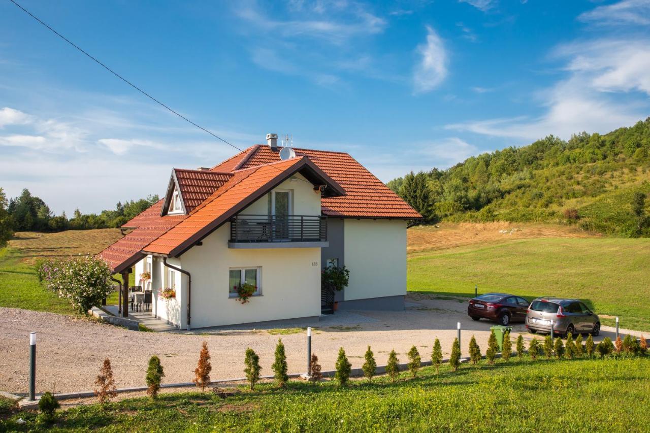 Apartmani Leptir Раковица Екстериор снимка