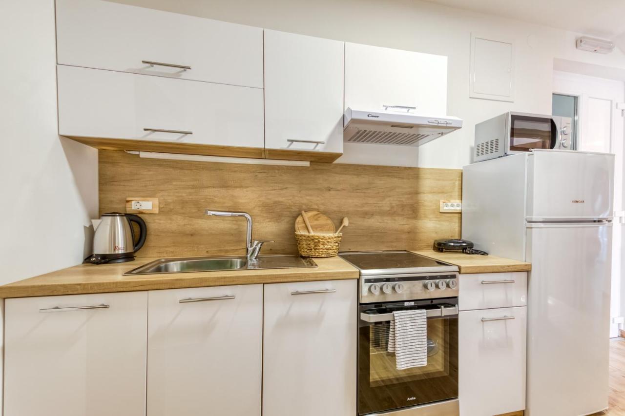 Apartmani Leptir Раковица Екстериор снимка