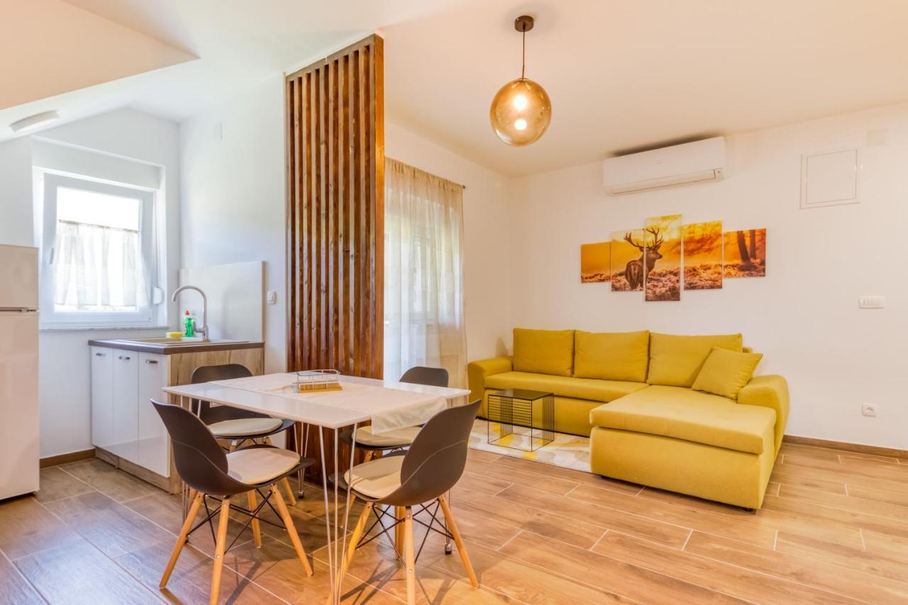 Apartmani Leptir Раковица Екстериор снимка