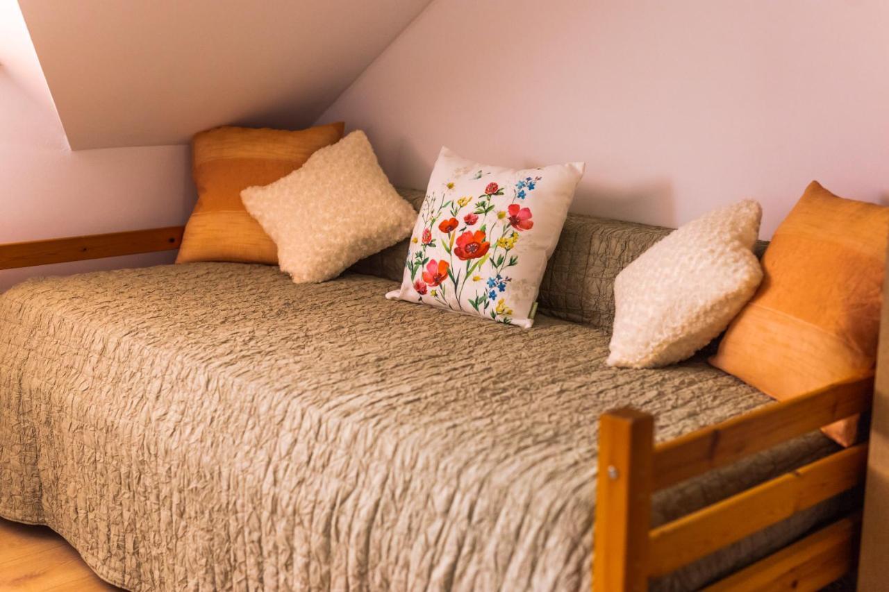 Apartmani Leptir Раковица Екстериор снимка