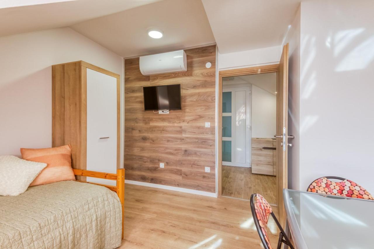 Apartmani Leptir Раковица Екстериор снимка