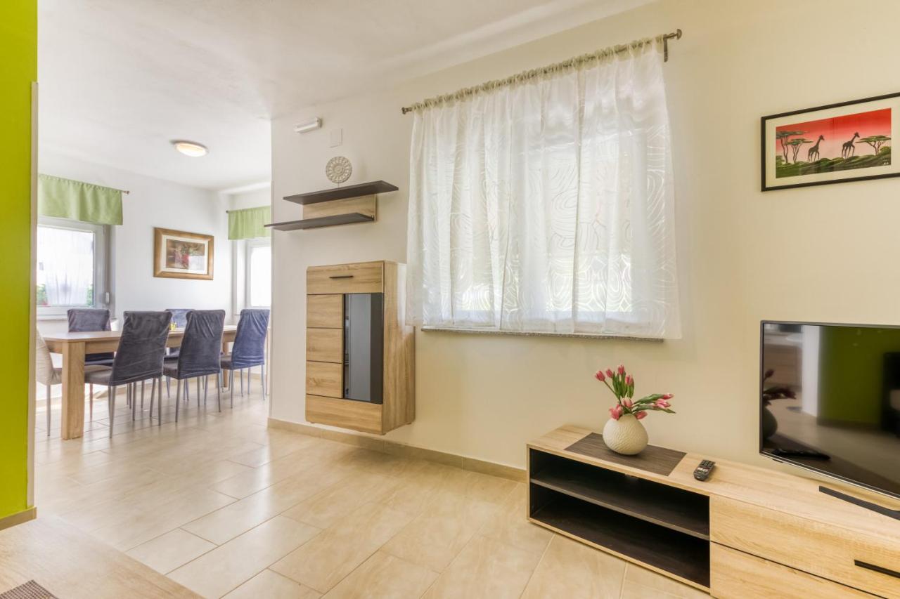 Apartmani Leptir Раковица Екстериор снимка
