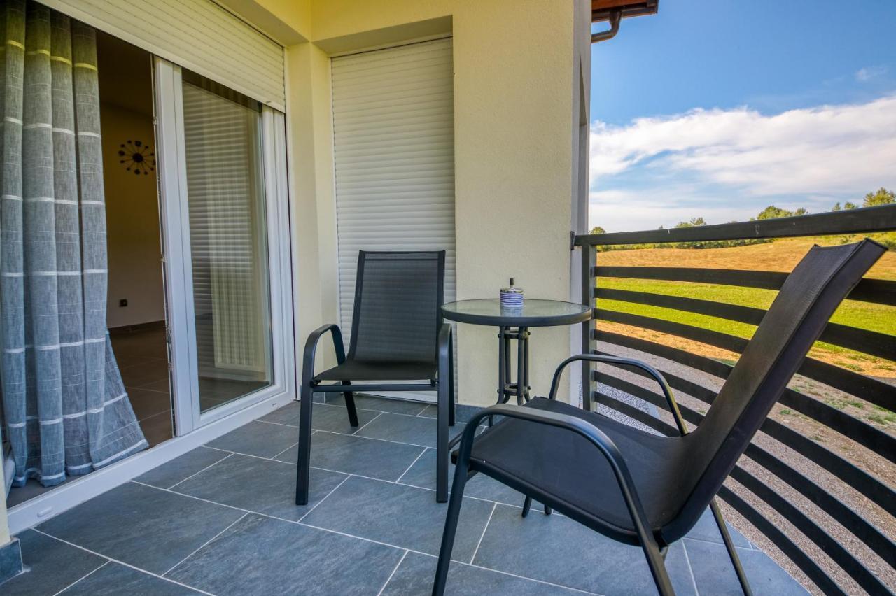Apartmani Leptir Раковица Екстериор снимка