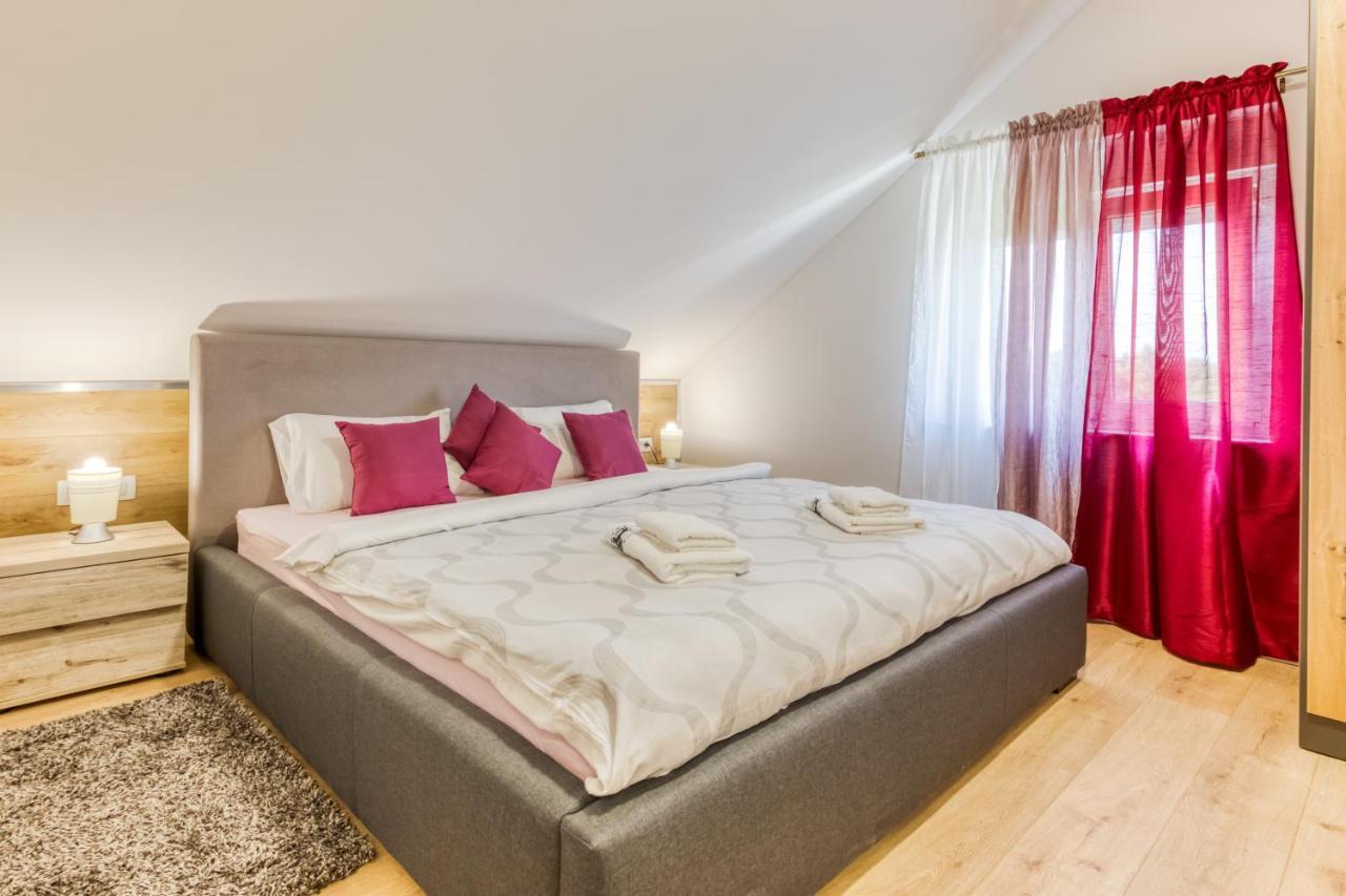 Apartmani Leptir Раковица Екстериор снимка