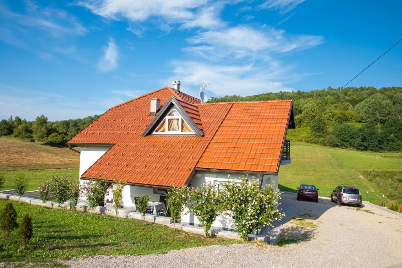Apartmani Leptir Раковица Екстериор снимка