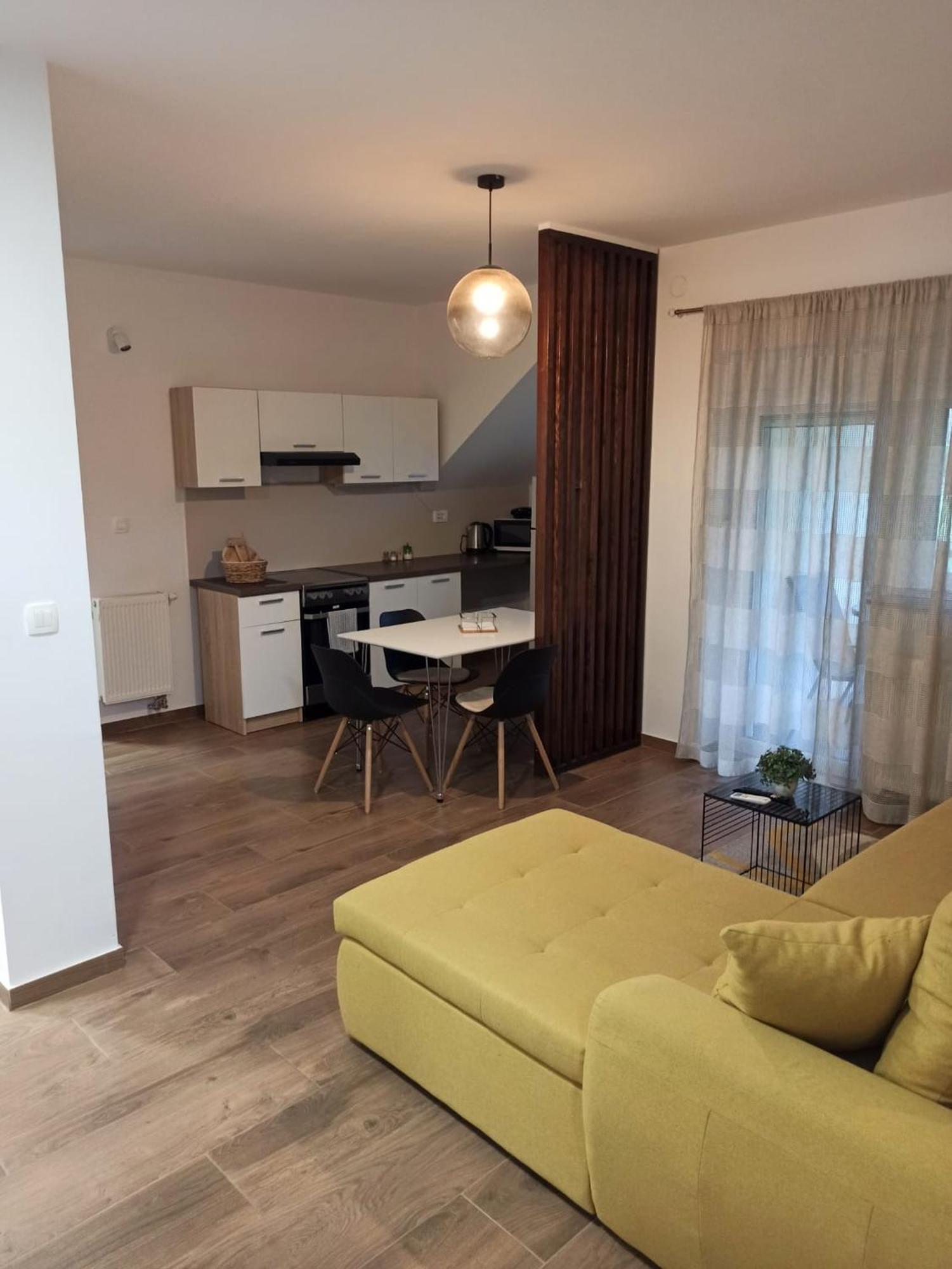 Apartmani Leptir Раковица Екстериор снимка