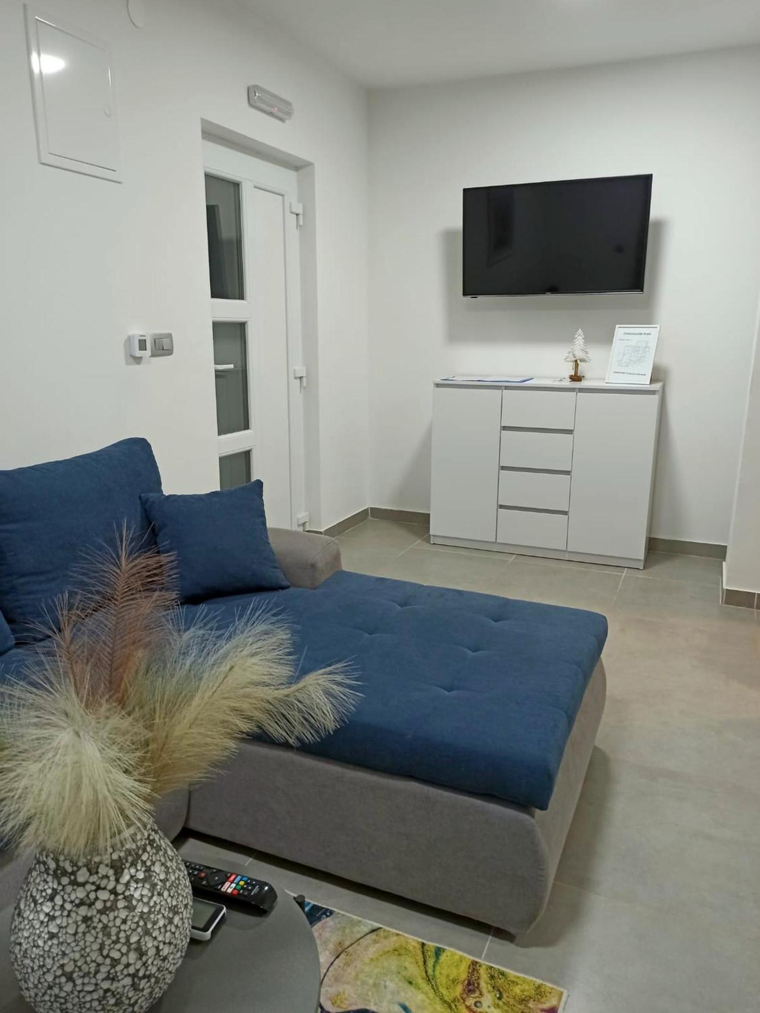 Apartmani Leptir Раковица Екстериор снимка