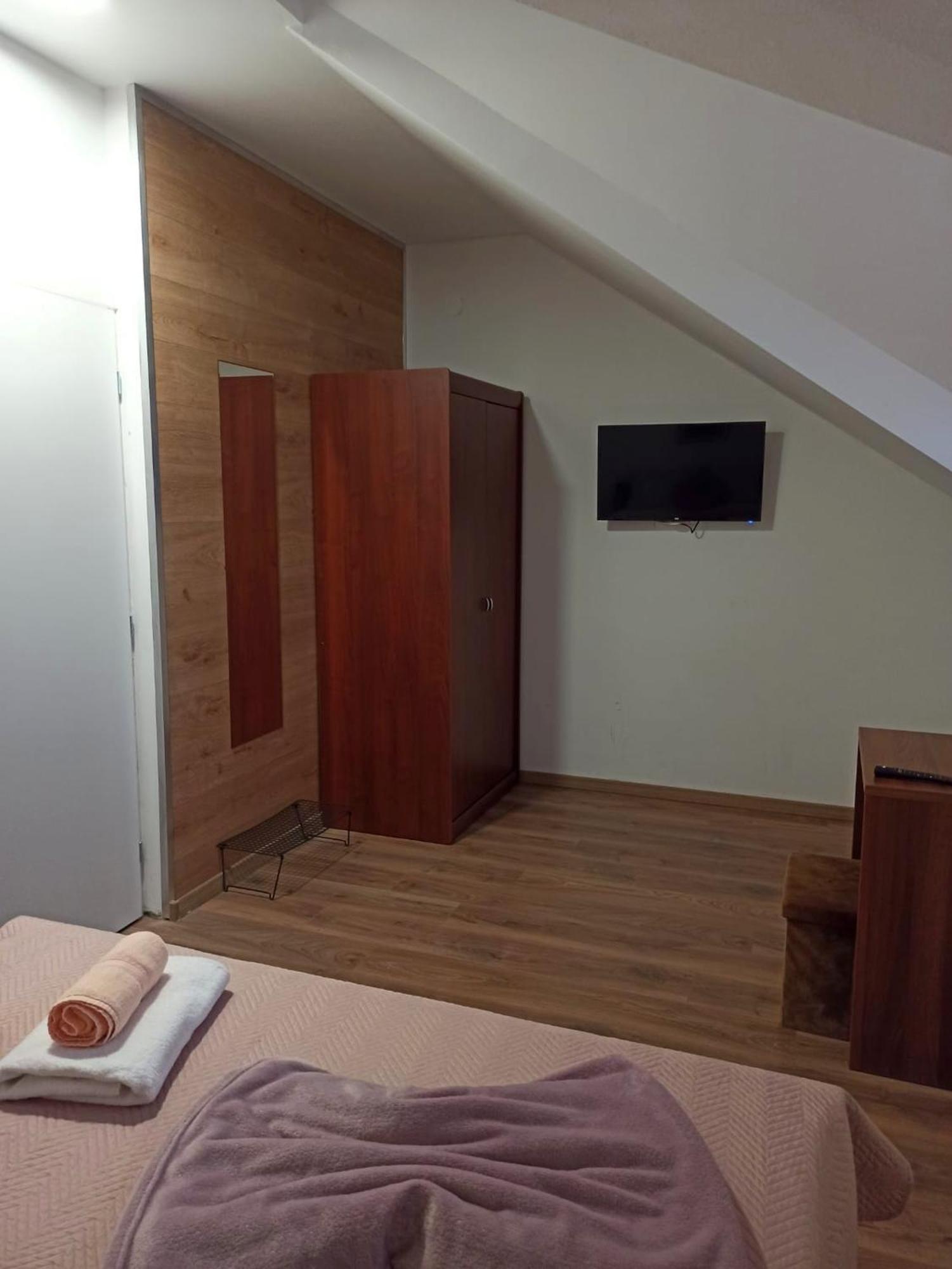 Apartmani Leptir Раковица Екстериор снимка