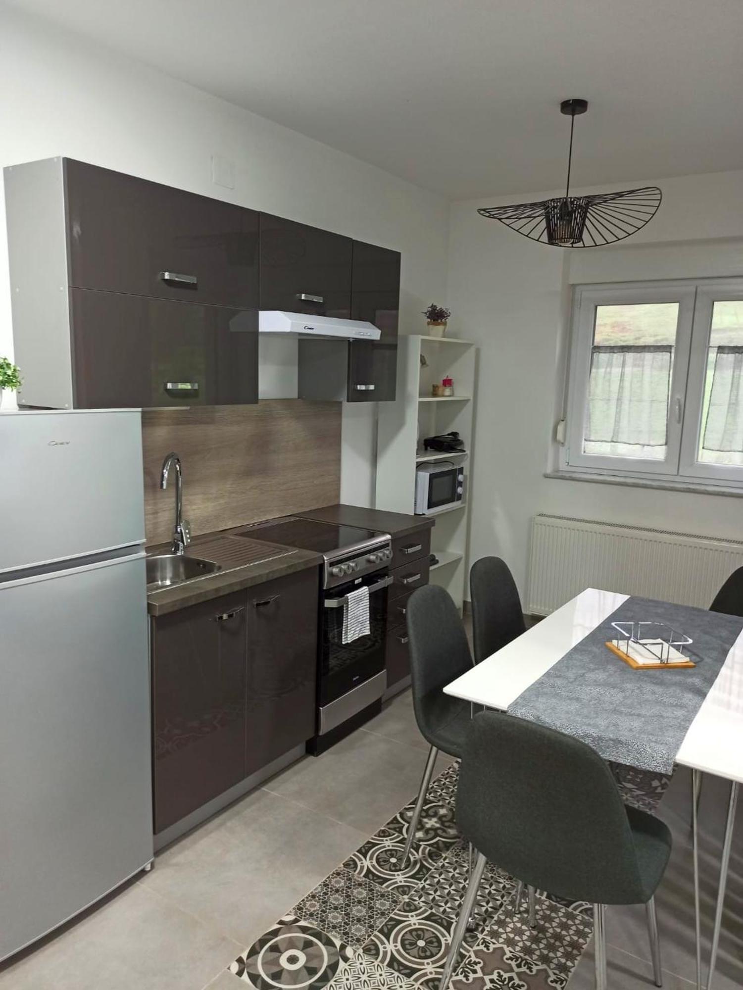 Apartmani Leptir Раковица Екстериор снимка