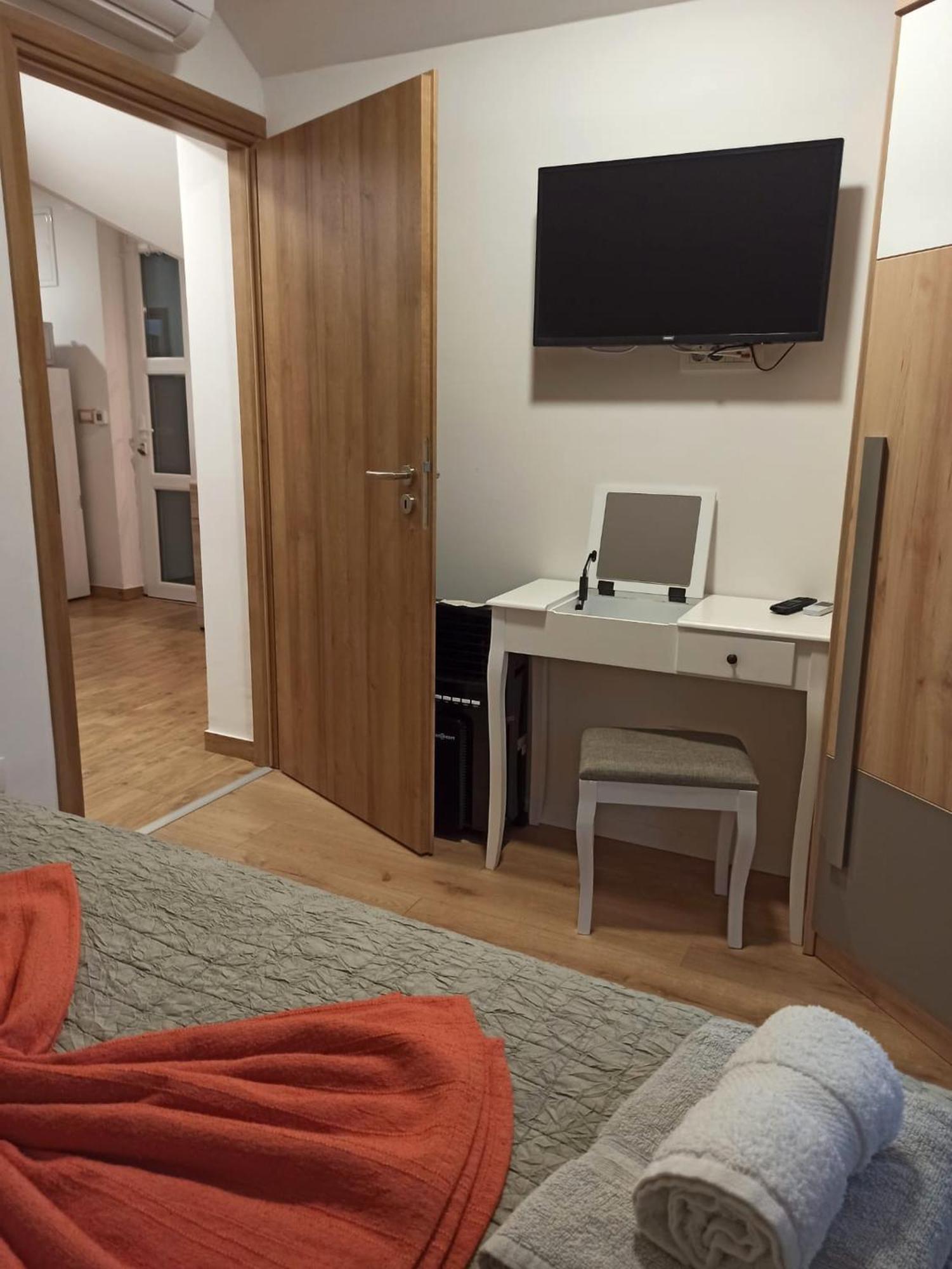 Apartmani Leptir Раковица Екстериор снимка