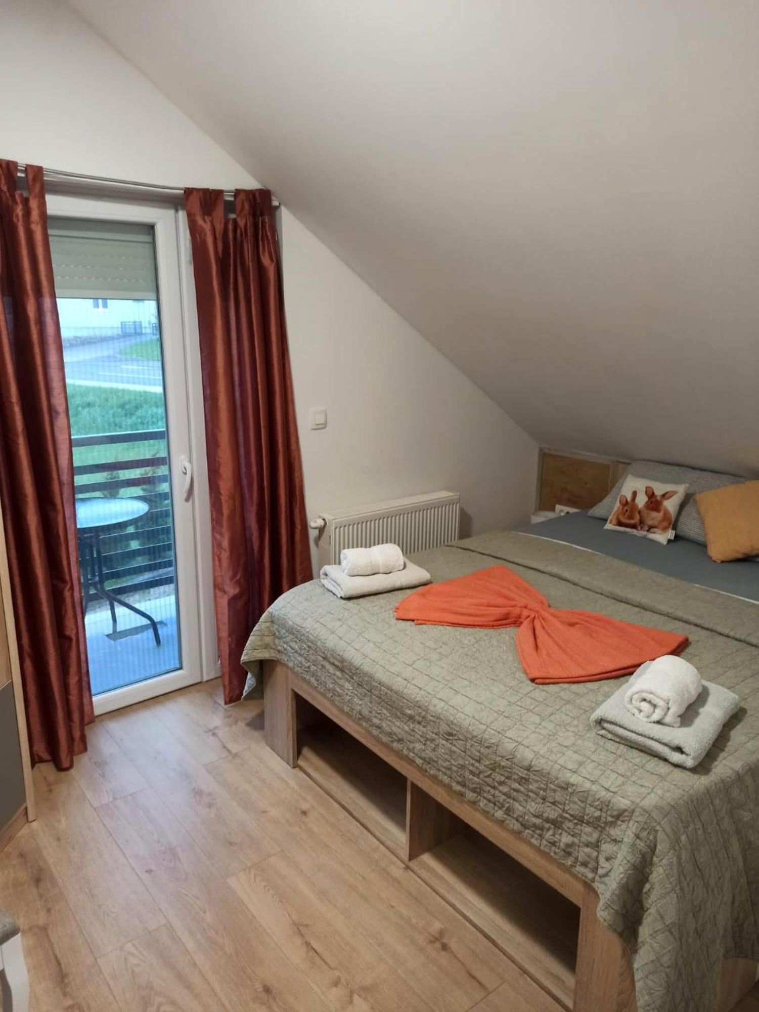Apartmani Leptir Раковица Екстериор снимка